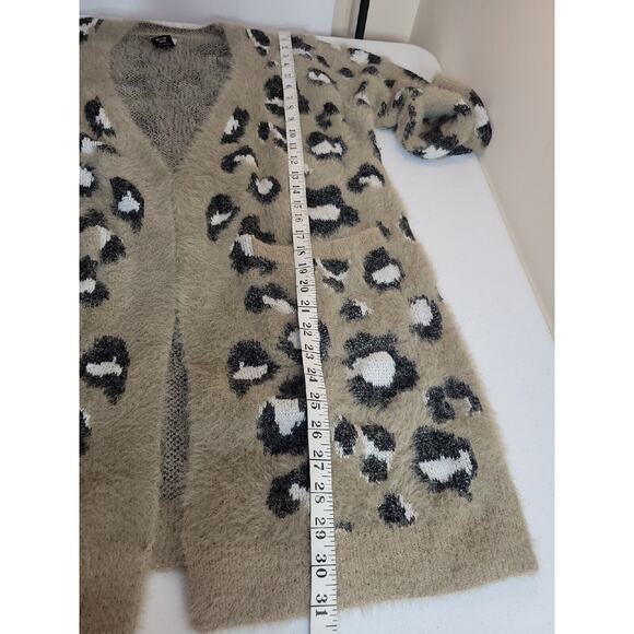 Cozy Co Tan Leopard Print Open Pockets Fuzzy Cardigan Sweater Women's Size 1X/2X - Picture 5 of 9
